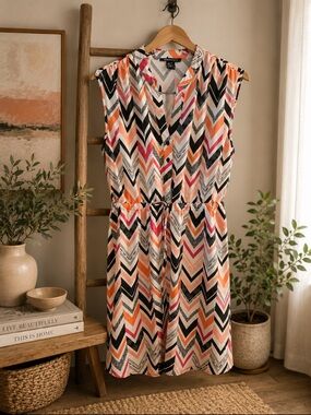 Robert Louis Chevron Print Sleeveless Blouse in Black, Pink & Peach